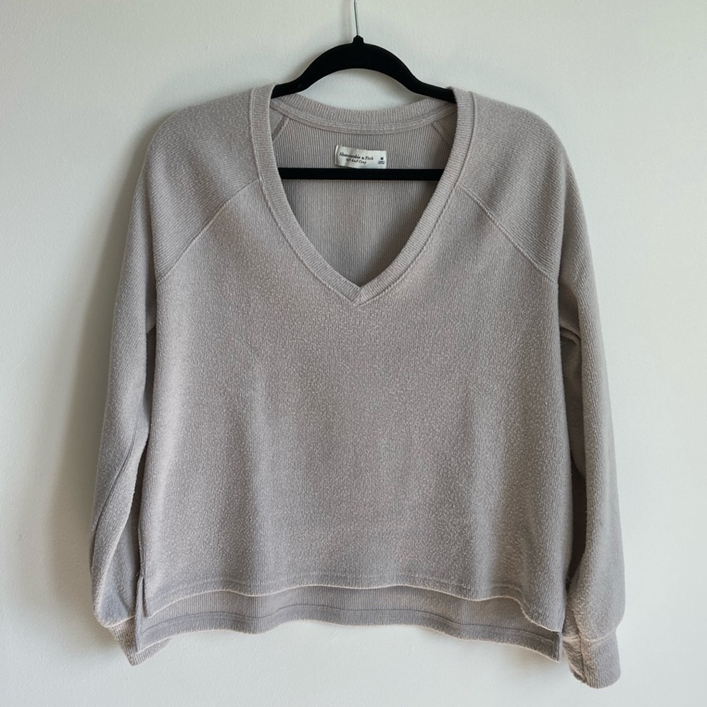 Abercrombie & Fitch Soft & Cozy V-Neck Sweater SIZE M